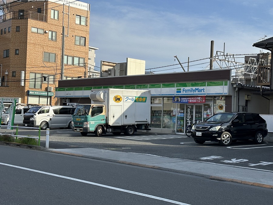 コンビニ　ファミリーマート　上板橋三丁目店（コンビニ）まで205m