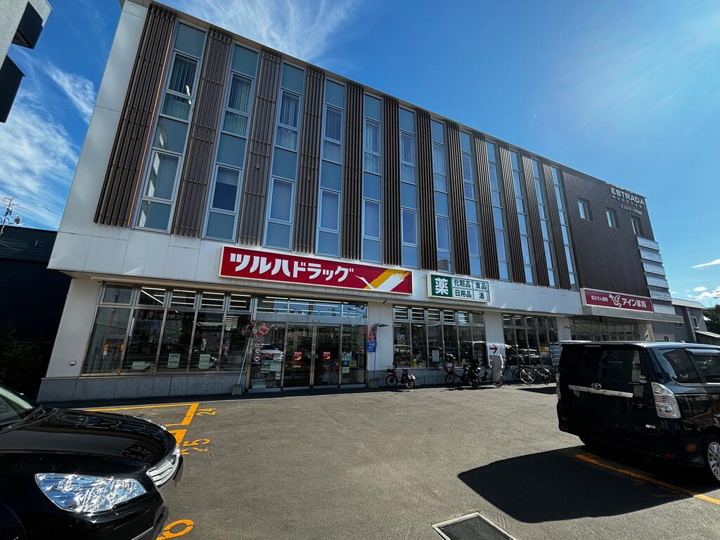 ドラックストア　ツルハドラッグ北4条店（ドラッグストア）まで783m