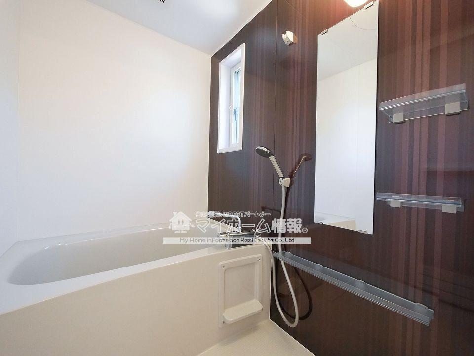 バス・シャワールーム　小窓が付いてて換気もラクラク♪カビ予防にも効果的☆