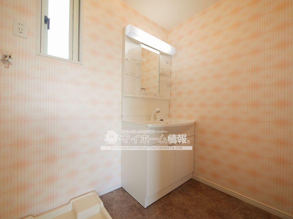 洗面設備　清潔感あふれる洗面脱衣室！！