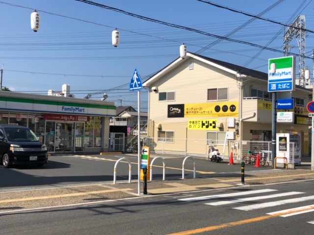 コンビニ　ファミリーマート千代田駅前店（コンビニ）まで197m