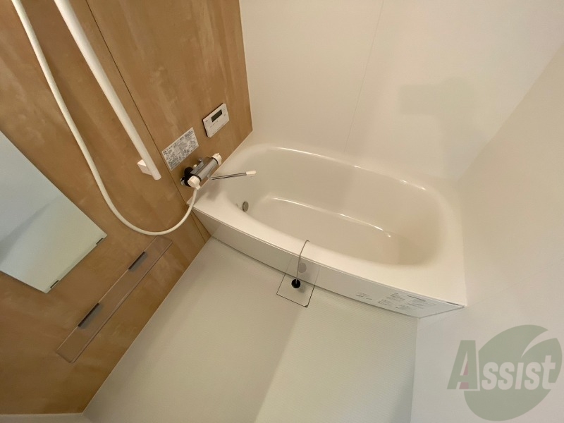 バス・シャワールーム　お風呂になります。一日の疲れを癒してくださいね。