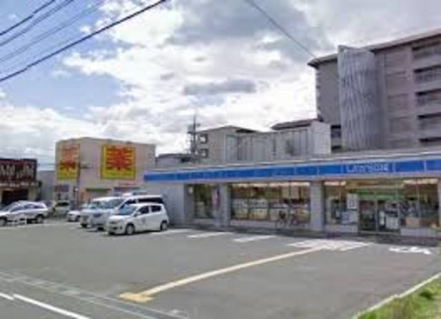 コンビニ　ローソン高槻北柳川店（コンビニ）まで194m