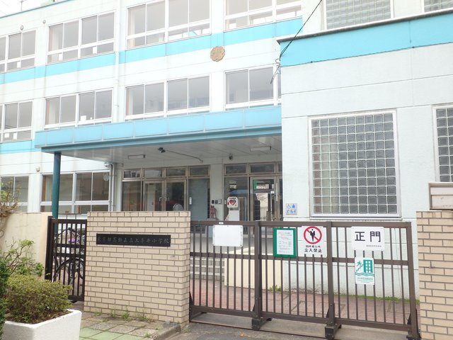 小学校　葛飾区立上平井小学校（小学校）まで678m