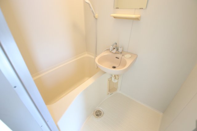 バス・シャワールーム　※別室の参考写真の為、現況優先です。