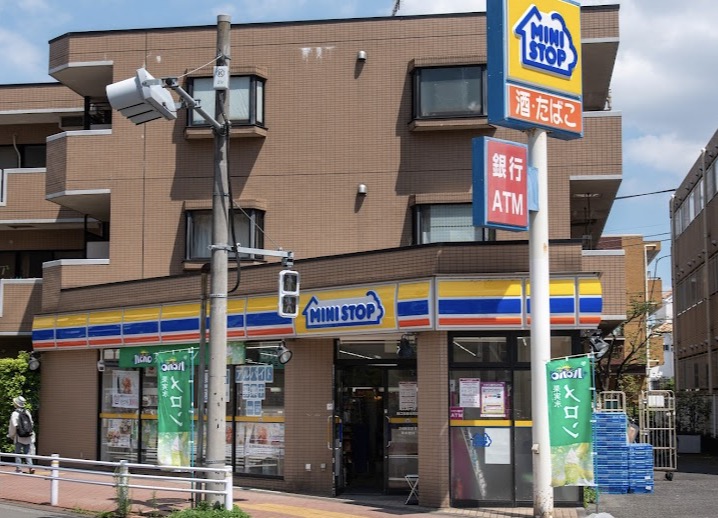 コンビニ　ミニストップ狛江和泉本町店（コンビニ）まで372m
