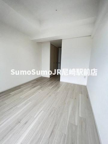 その他部屋・スペース　広くて明るい寝室