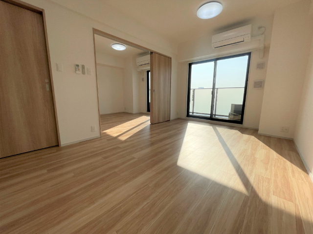 居室・リビング　１５０１号室の写真になります。