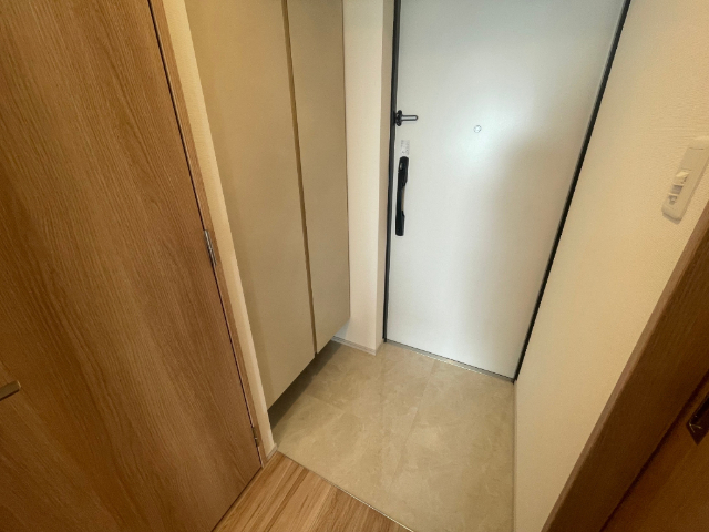 玄関　１５０１号室の写真になります。