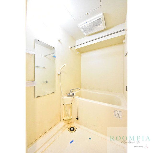 バス・シャワールーム　※同タイプの別のお部屋です。