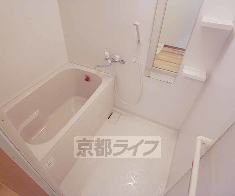 バス・シャワールーム　完全独立バス。』シャンプー置きも付いてます