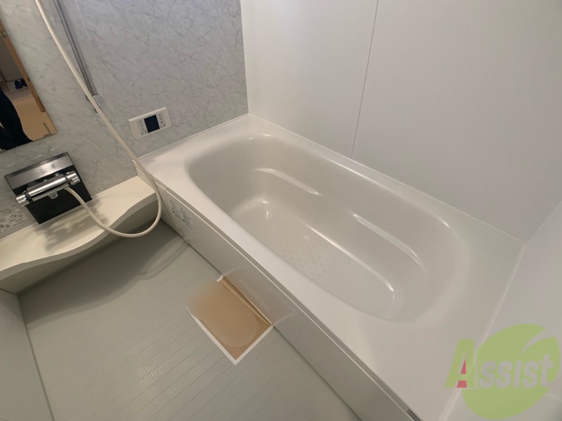 バス・シャワールーム　コチラで日々の疲れを癒し、リラックスしてください