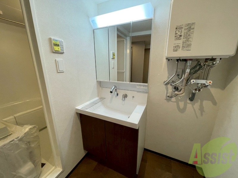 洗面設備　大きくて使いやすそうな独立洗面台になっています。