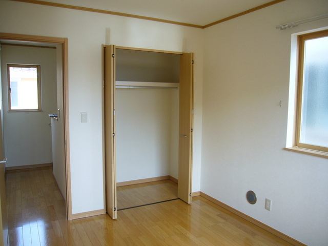 収納　【２階】洋室６帖の収納