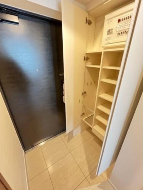 玄関　※別部屋参考写真