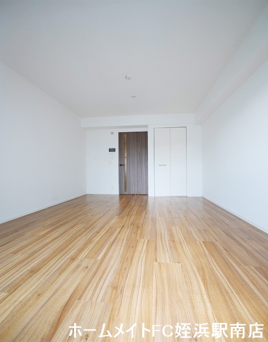 居室・リビング　★洋室は8.9帖と広めです！★参考写真