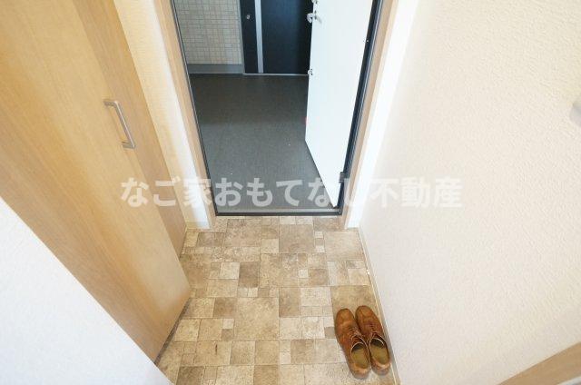 玄関　※写真は別号室