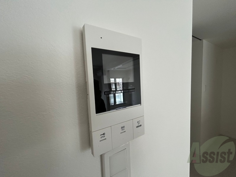 セキュリティ　モニタ付インターホンです。セキュリティ面も安心ですね！