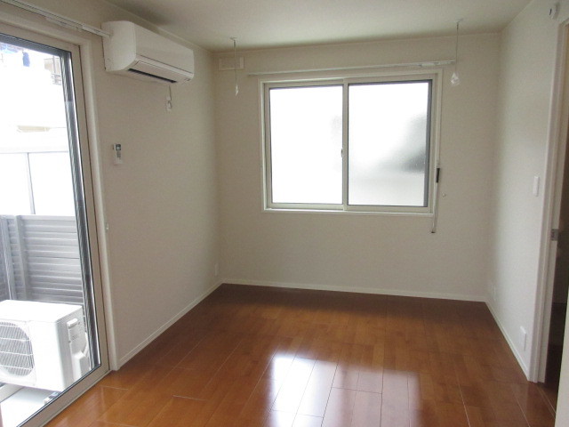 居室・リビング　南東角部屋２面採光のお部屋