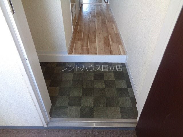 玄関　同物件別部屋参考写真です