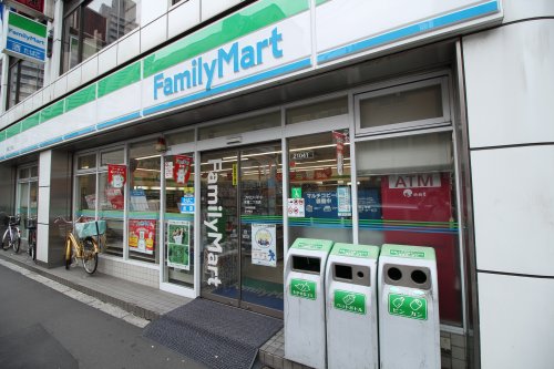 コンビニ　ファミリーマート 町屋二丁目店（コンビニ）まで169m