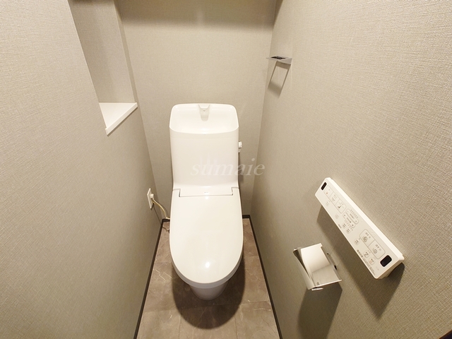 トイレ　温水洗浄便座付きトイレです☆
