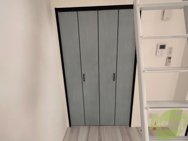 収納　クローゼットは幅も奥行きもバッチリです。