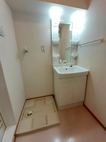 洗面設備　コンパクトで使いやすい洗面所