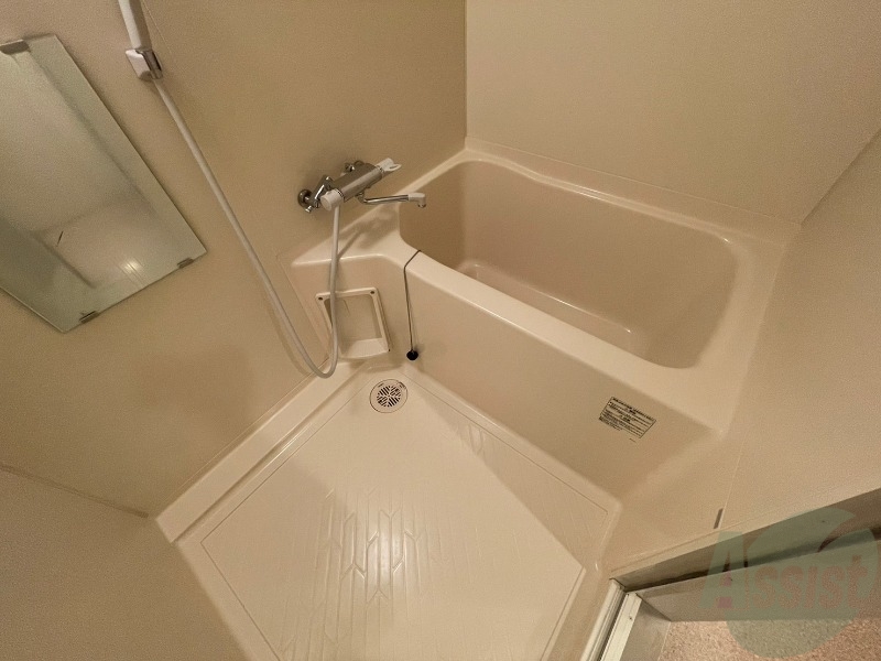 バス・シャワールーム　お風呂になります。一日の疲れを癒してくださいね。