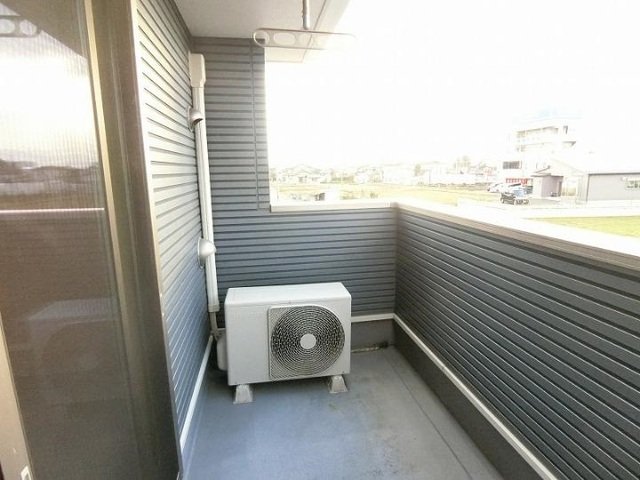 バルコニー　陽当たり良好なバルコニーです