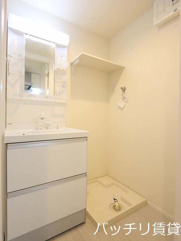 洗面設備　建築中の為　同型タイプ現状優先