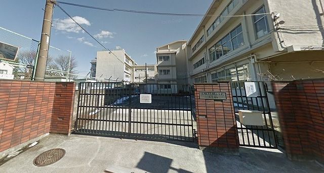中学校　立川市立立川第四中学校（中学校）まで683m