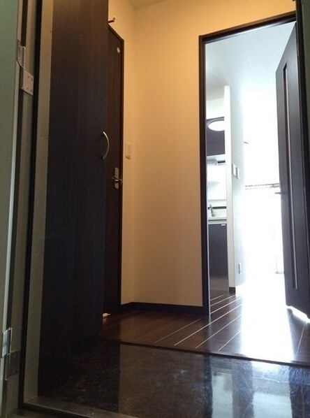 玄関　参考、同建物・反転間取りの号室