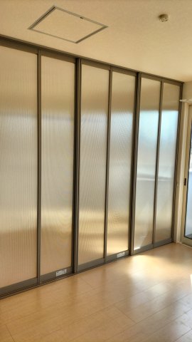 居室・リビング　パーテーションでリビングと洋室に分かれます。