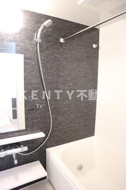 バス・シャワールーム　落ち着いた空間のお風呂です