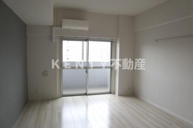 居室・リビング　こちらの居間で趣味の時間をお楽しみください