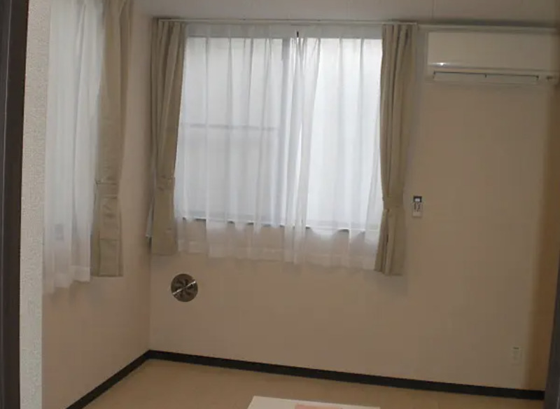 居室・リビング　別部屋の写真を使用しております。