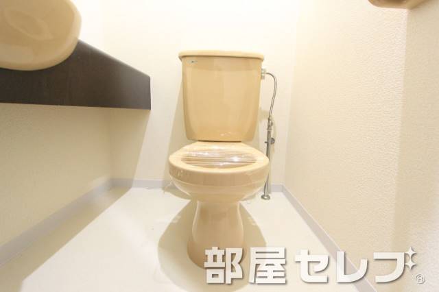 トイレ　フタは後で付けます。（イメージ写真）