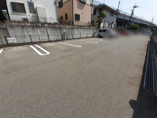駐車場　駐車場に車を止められます