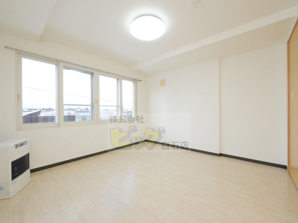 居室・リビング　単身向けの駅近マンションです♪