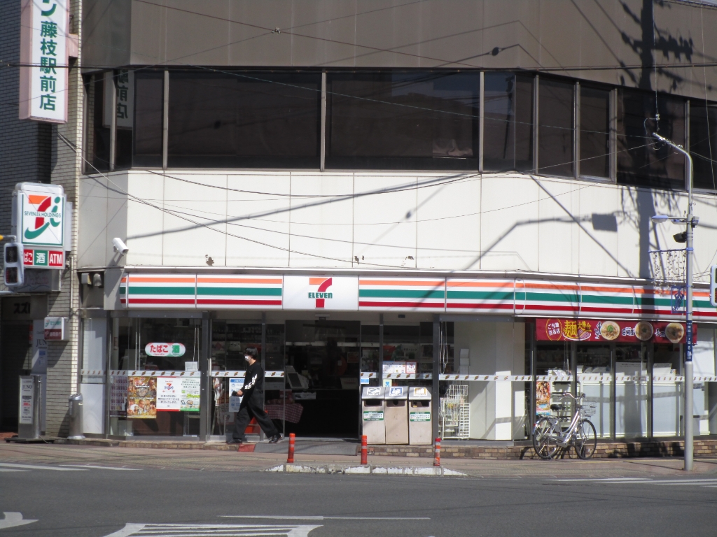 コンビニ　セブンイレブン藤枝駅前店（コンビニ）まで201m