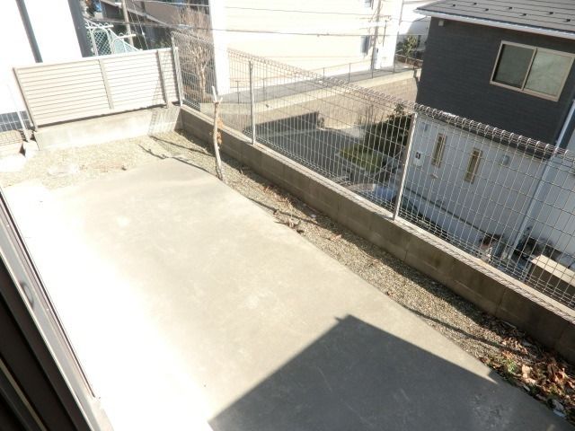 バルコニー　1階は広々とした専用庭付き