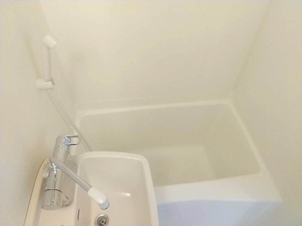 バス・シャワールーム　※設備・仕様は現況と異なる場合があります。