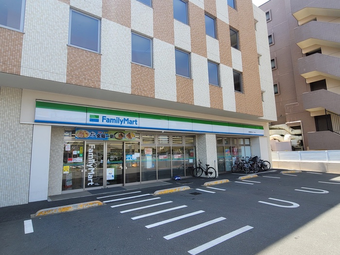 コンビニ　ファミリーマート　練馬関町北五丁目店（コンビニ）まで597m