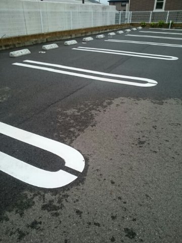 駐車場　駐車場があるので、車を買う予定の方も安心です