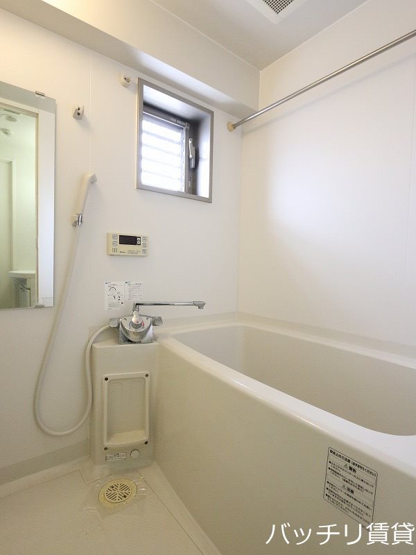 バス・シャワールーム　写真は同タイプの別室参考写真になります。