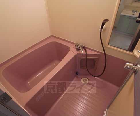 バス・シャワールーム　お風呂も広いです。