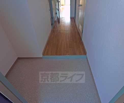 玄関　玄関広々、靴箱も余裕で置けます。