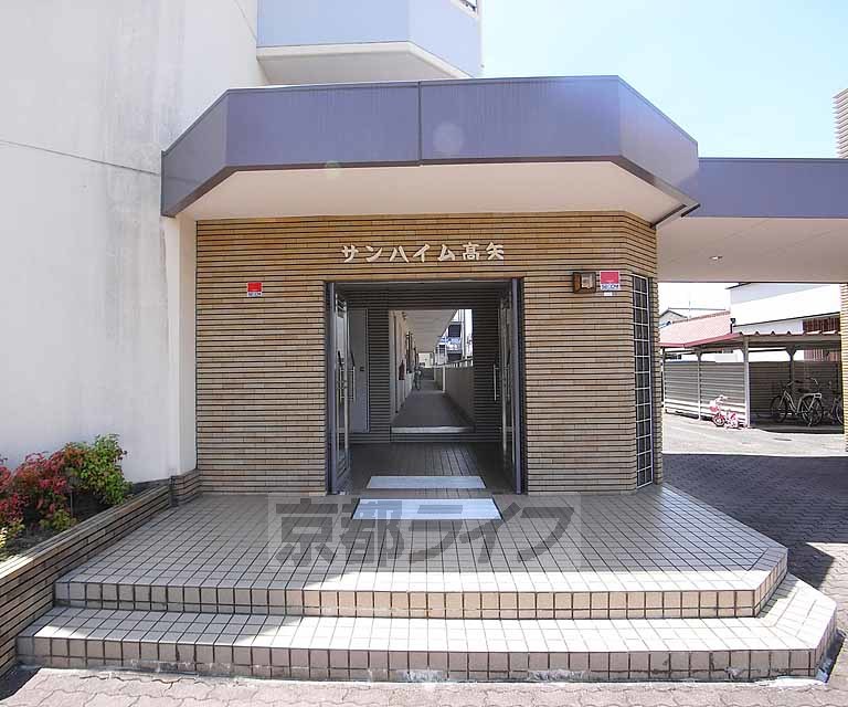 エントランス　入口はこちらです