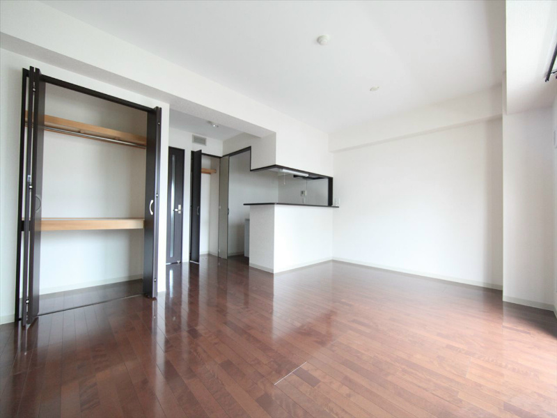 居室・リビング　ＬＤＫ14.7帖　カウンターキッチン　エアコン付